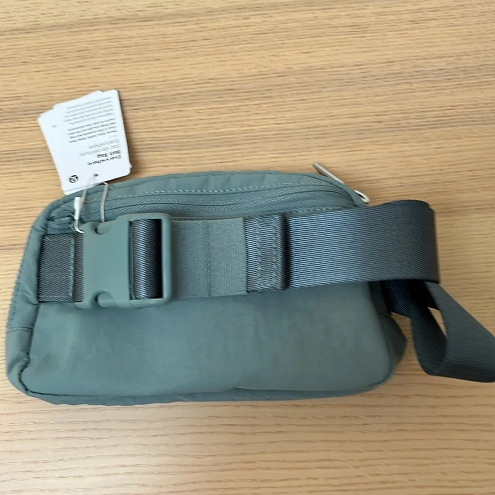 lululemon athletica Everywhere Belt Bag - Picture 2 of 10